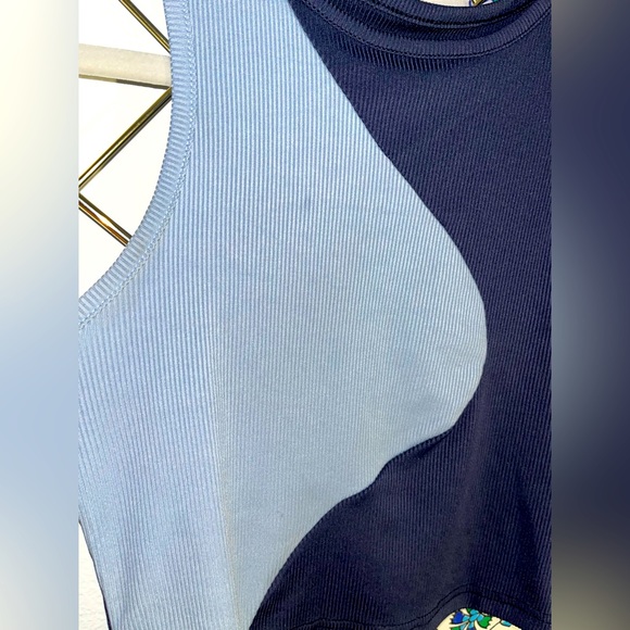 Color Block Top - Picture 3 of 3